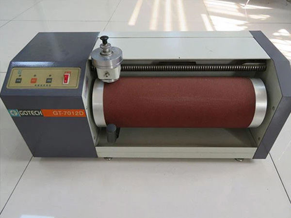 Testmachine voor rubberen slijtage